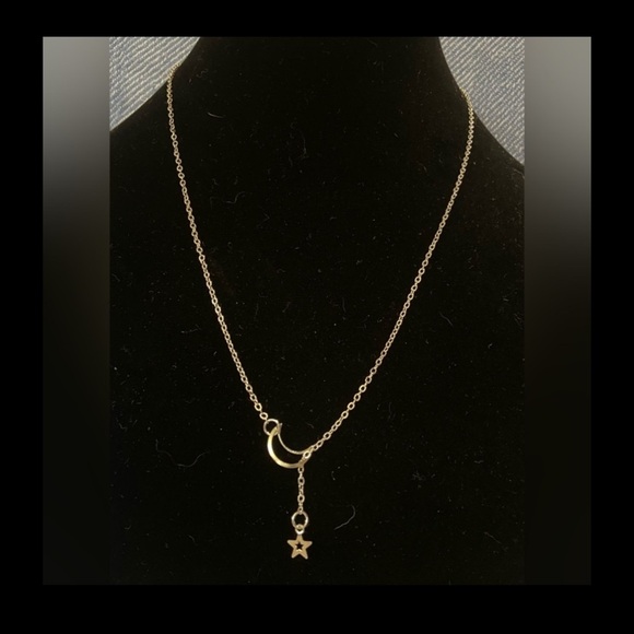 NWT Adjustable Crescent and Star Necklace - Picture 5 of 5